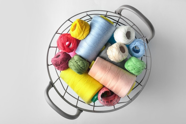 kompozycja nici i tkanin